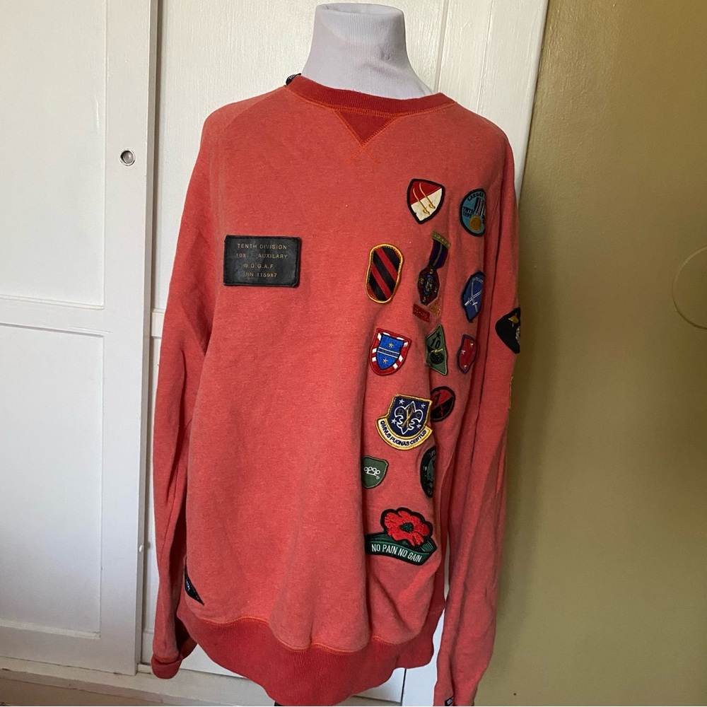 10. Deep Crewneck